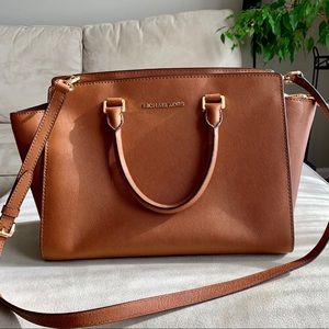 Michael Kors large Selma Satchel EUC luggage color